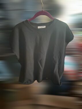 Perfectwhitetee Jet Black Short Sleeve Top Size Medium ApproxPTP 22” Length 23”